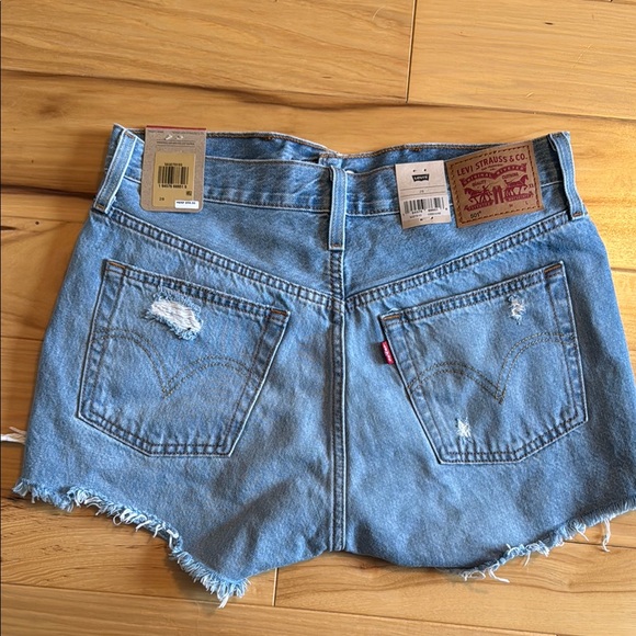 Levi's Women's Light Blue Distressed Jean 501 Shorts - Picture 2 of 2